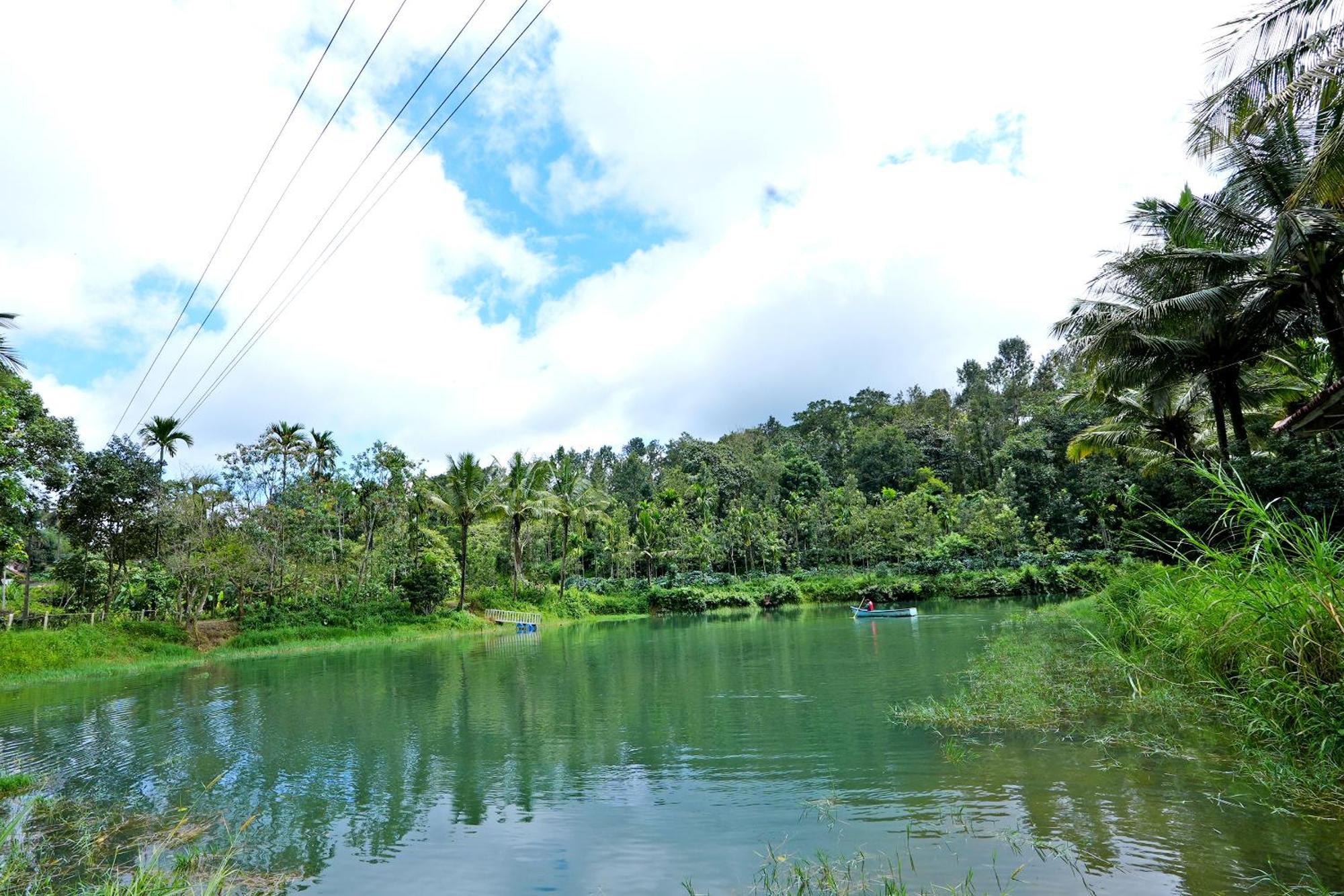 Leisure Homestay - Pool, Boating, Zipline, Home Food, Estate Chikmagalur Exterior photo